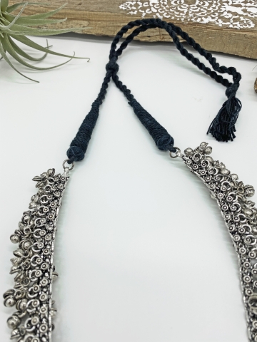 Boho-Halskette "Tala" mit silbernen Perlanhängern und Kordel